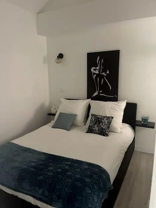 Eiffel Tour - Cosy Daisy Apartment Paris 0*,  France